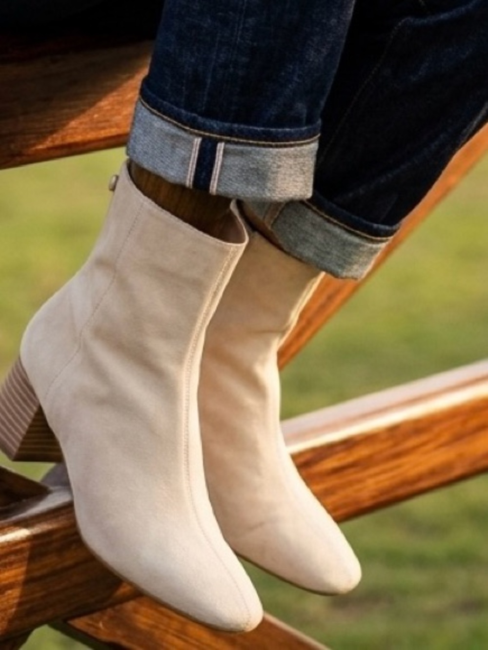 Apt. 9 Cream Beige Suede Square Toe Ankle Boots Block Heel Gold Zip - Size 9.5